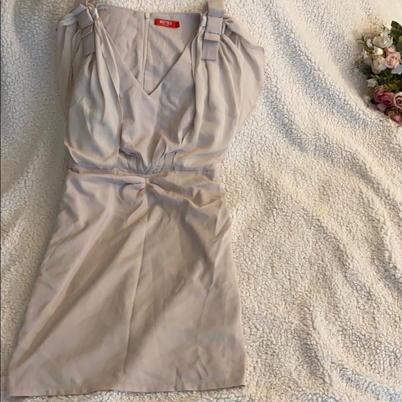 Mini Dress (Cream Color) Size L - Picture 2 of 4